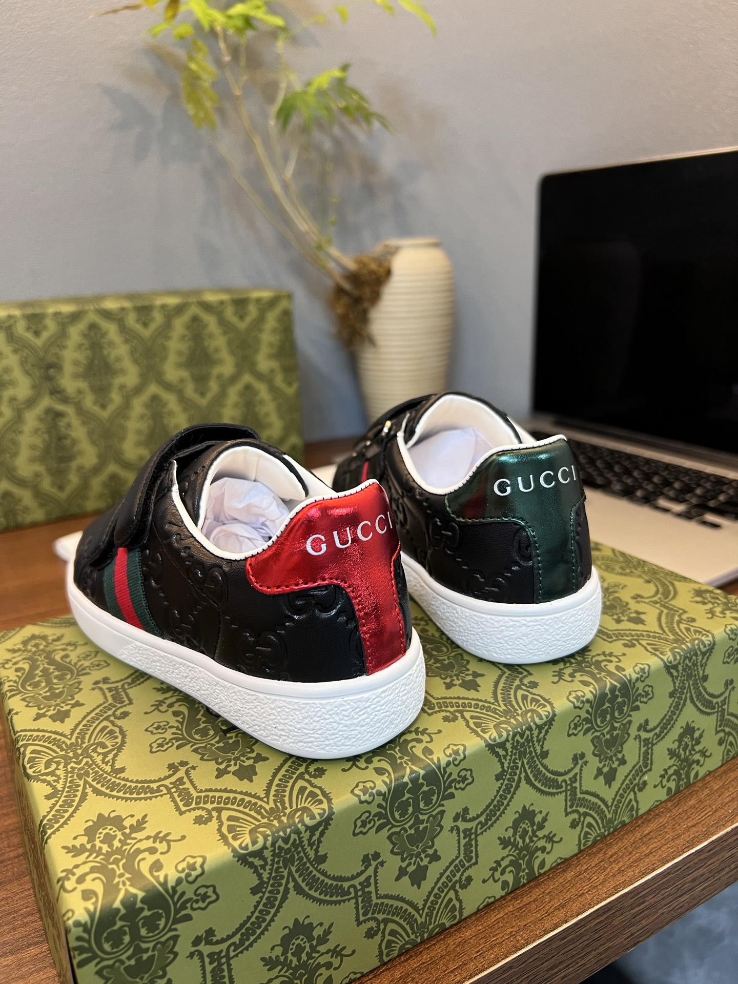 Children's shoes child